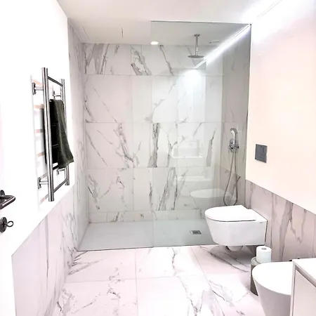 Daire Modern & Bright 5 Min Walk To