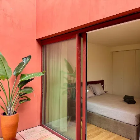 Modern & Bright 5 Min Walk To